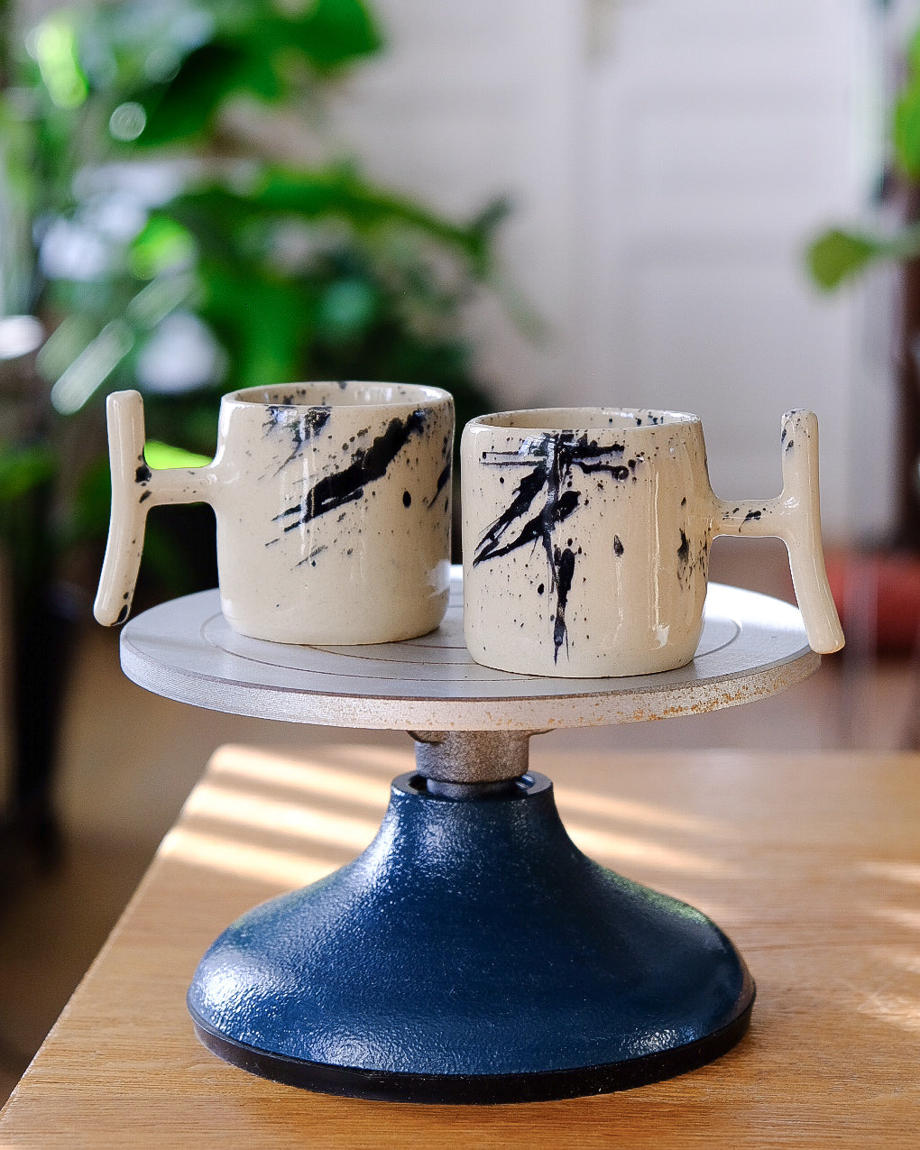 Cup Noa - black and white
